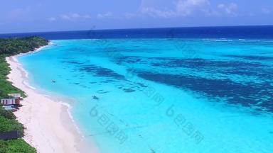 无人机空中旅行异国情调的海岸海滩假期蓝色的环礁湖白色桑迪背景
